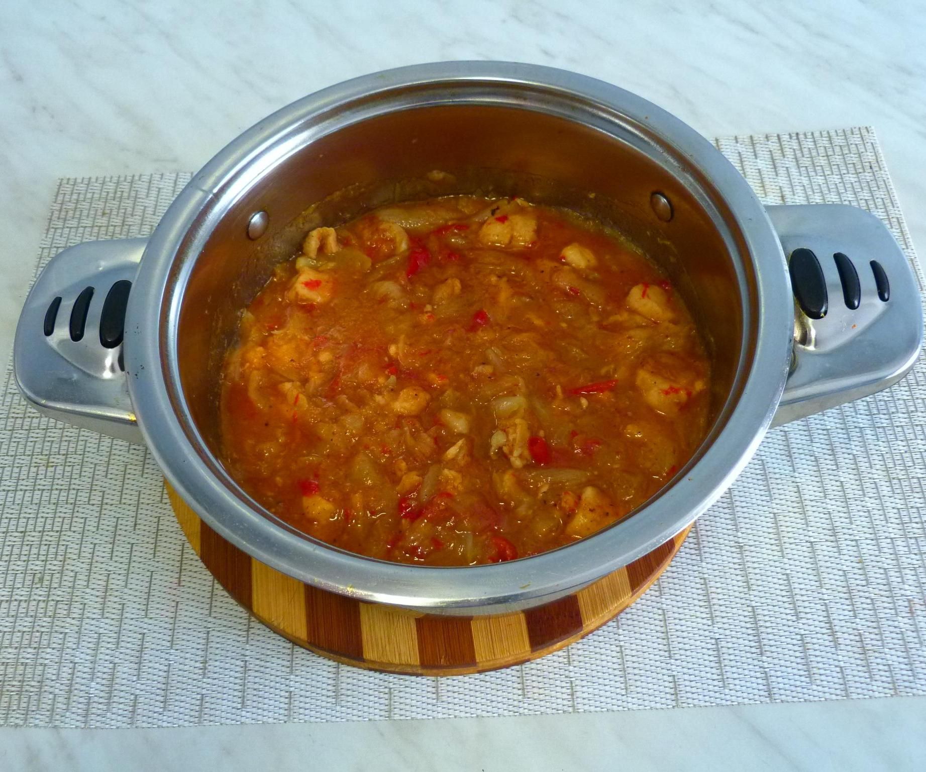 Traditional Cooking: Yellow Onion  With Chicken Dish