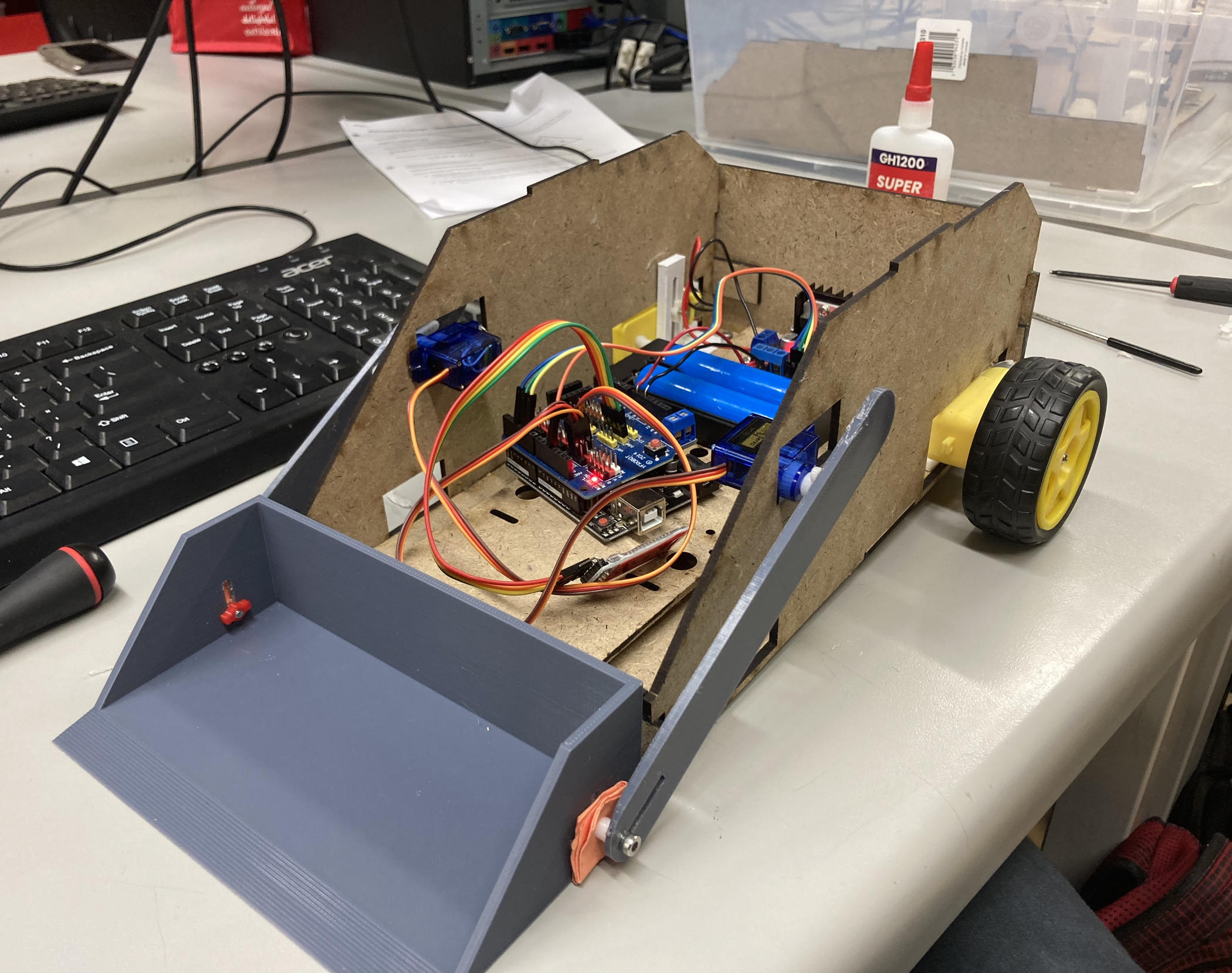 Controllable Box Robot With Scooper : 6 Steps - Instructables