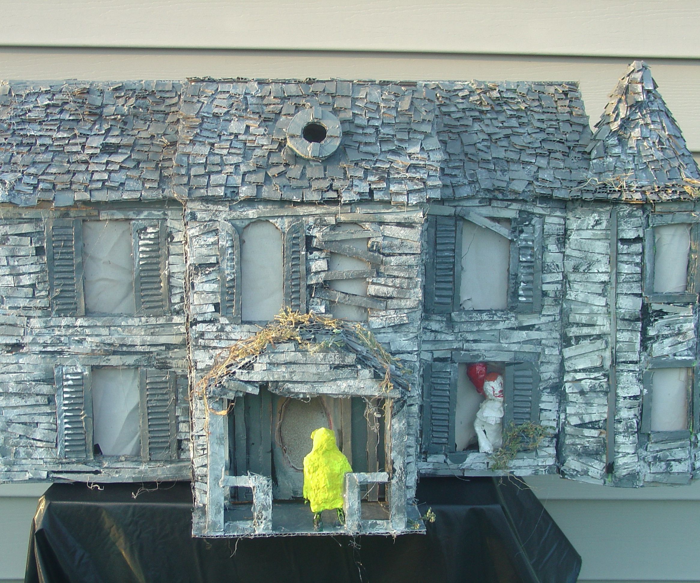 Stephen King's 2017 IT Cardboard Haunted House Diy