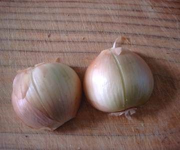 How to Peel Onions and Garlic, Quickly and Easily.