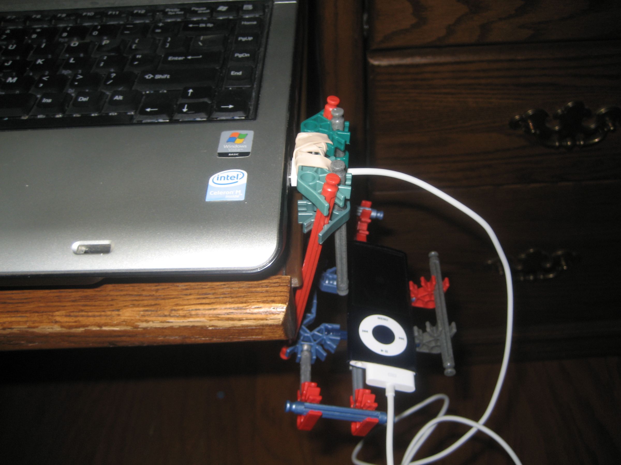 Knex USB/ Wall Outlet Charging Station 4 Steps Instructables