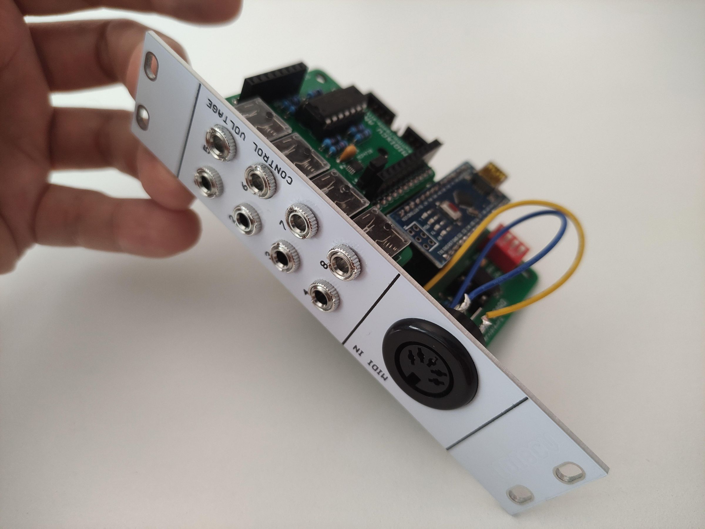 MIDIXCV MIDI to Multiple Control Voltages Converter 8 Steps (with