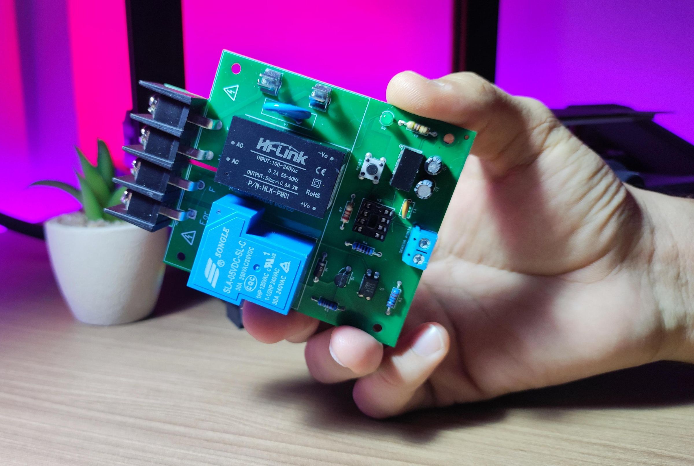 Electronic Board for Cutting Electrical Power to Devices