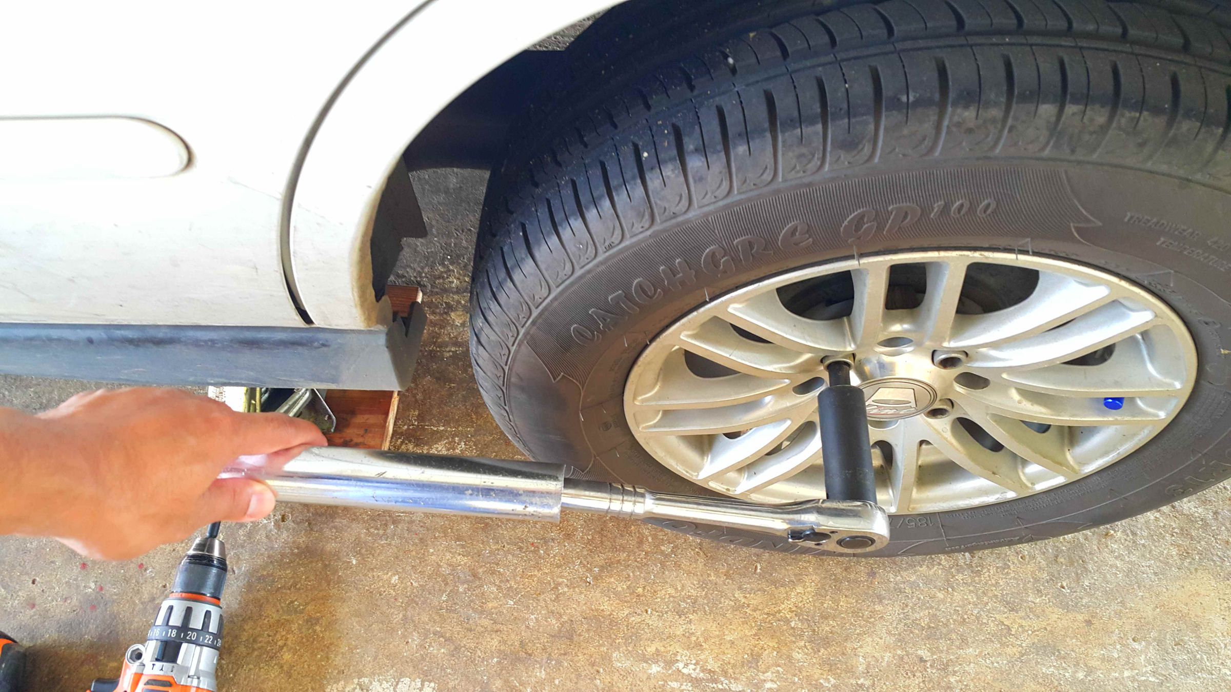 Rear Drum Brakes Inspection - Honda Civic 1999. 