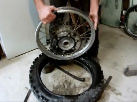 How to change a motorbike tyre using tyre levers & a spade