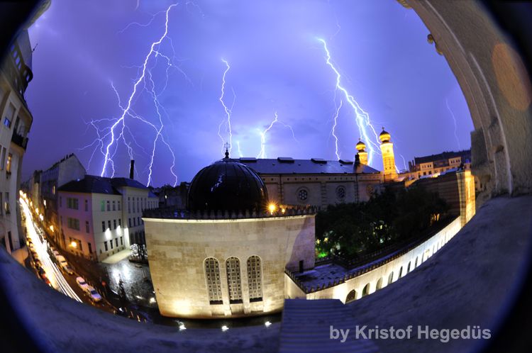 How to take really spectacular lightning photos