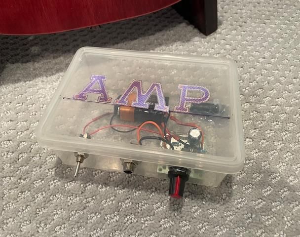 GUITAR MINI-PRACTICE AMP/ HEADPHONE AMP/ PRE-AMP