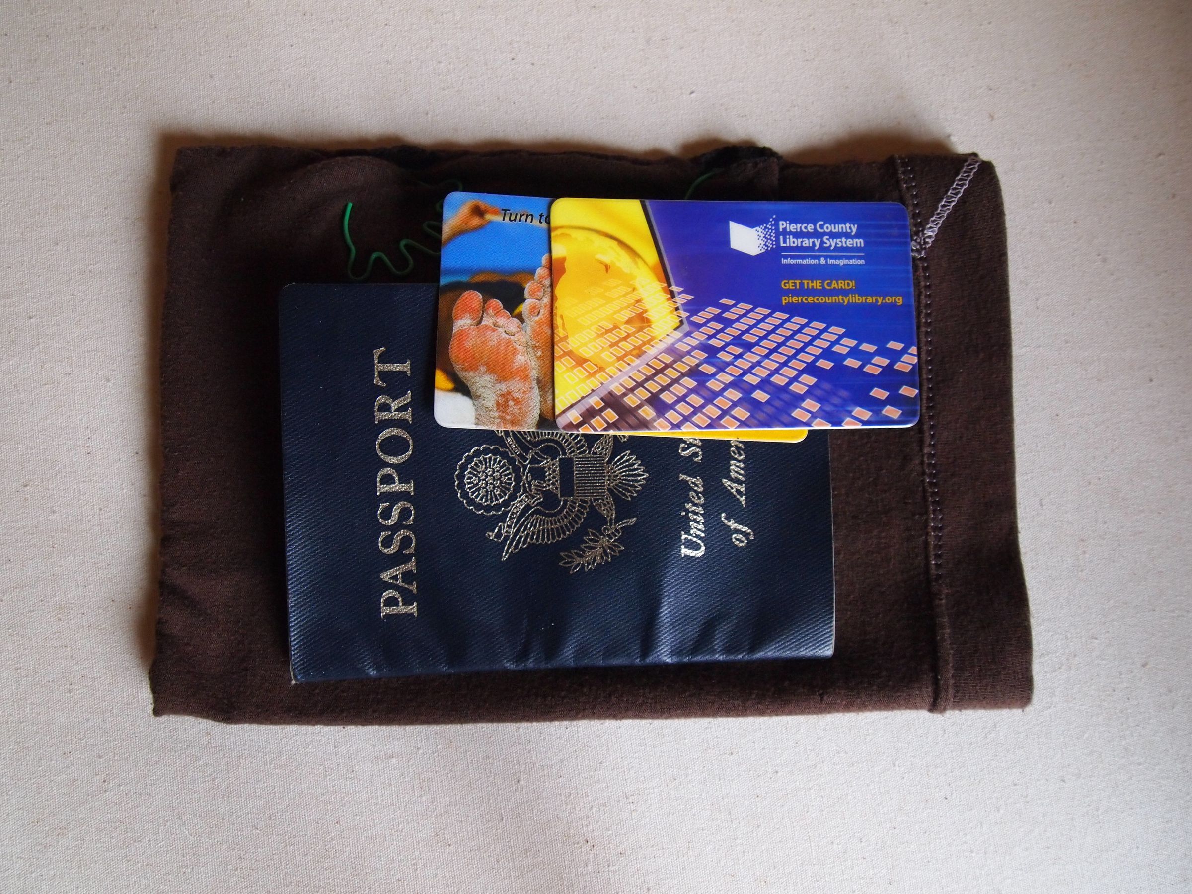 Hidden Clothing Compartment, AKA fast, easy and cheap travel pouch