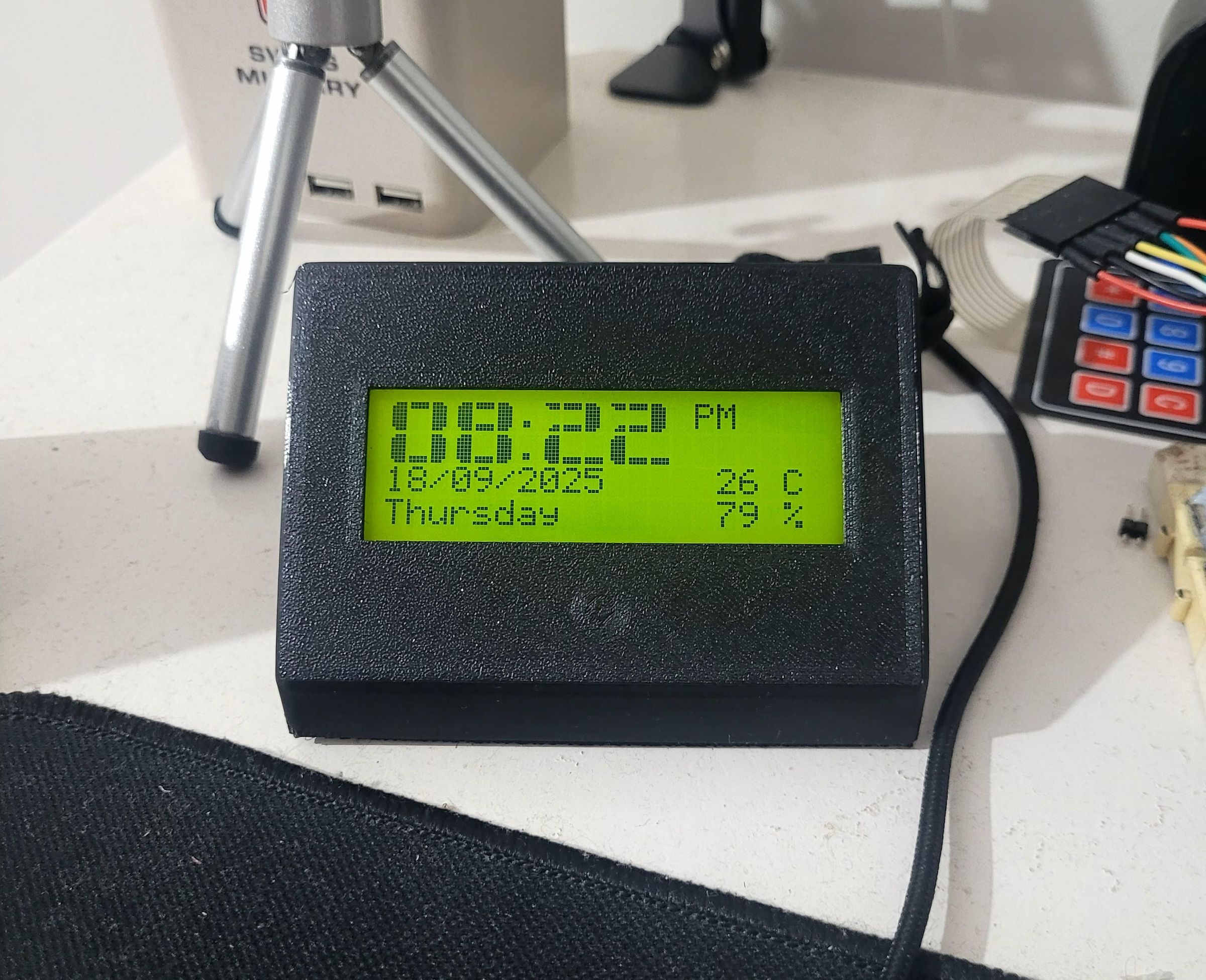 Desk Clock With 20x4 LCD