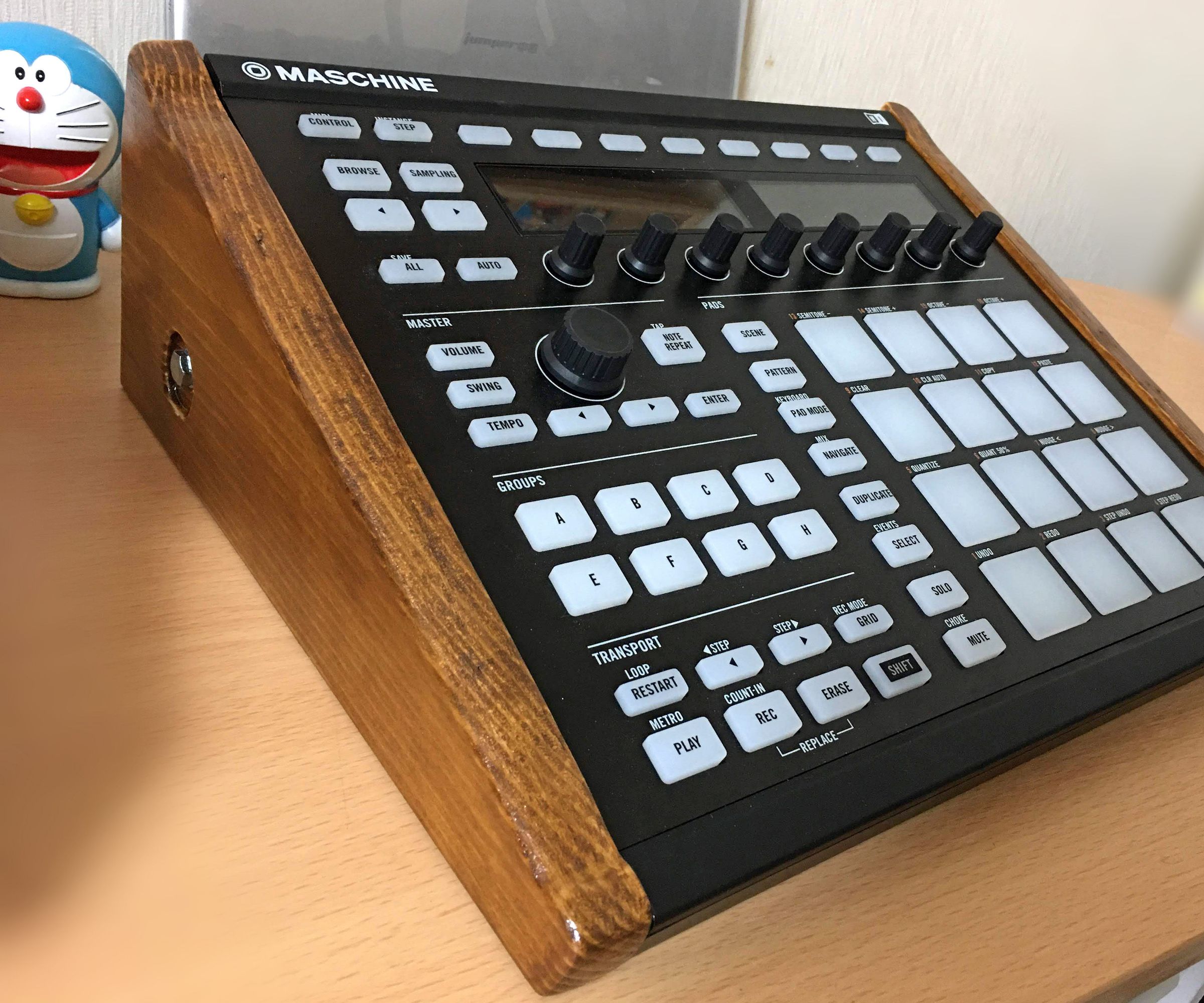 Elevated Wood Side Panels for Maschine