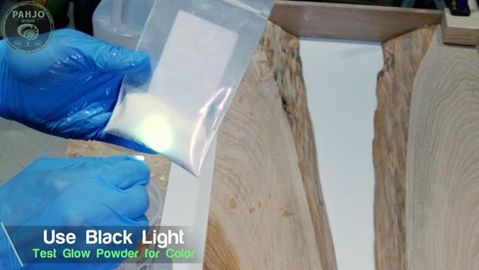 Mix Epoxy and Glow Powder