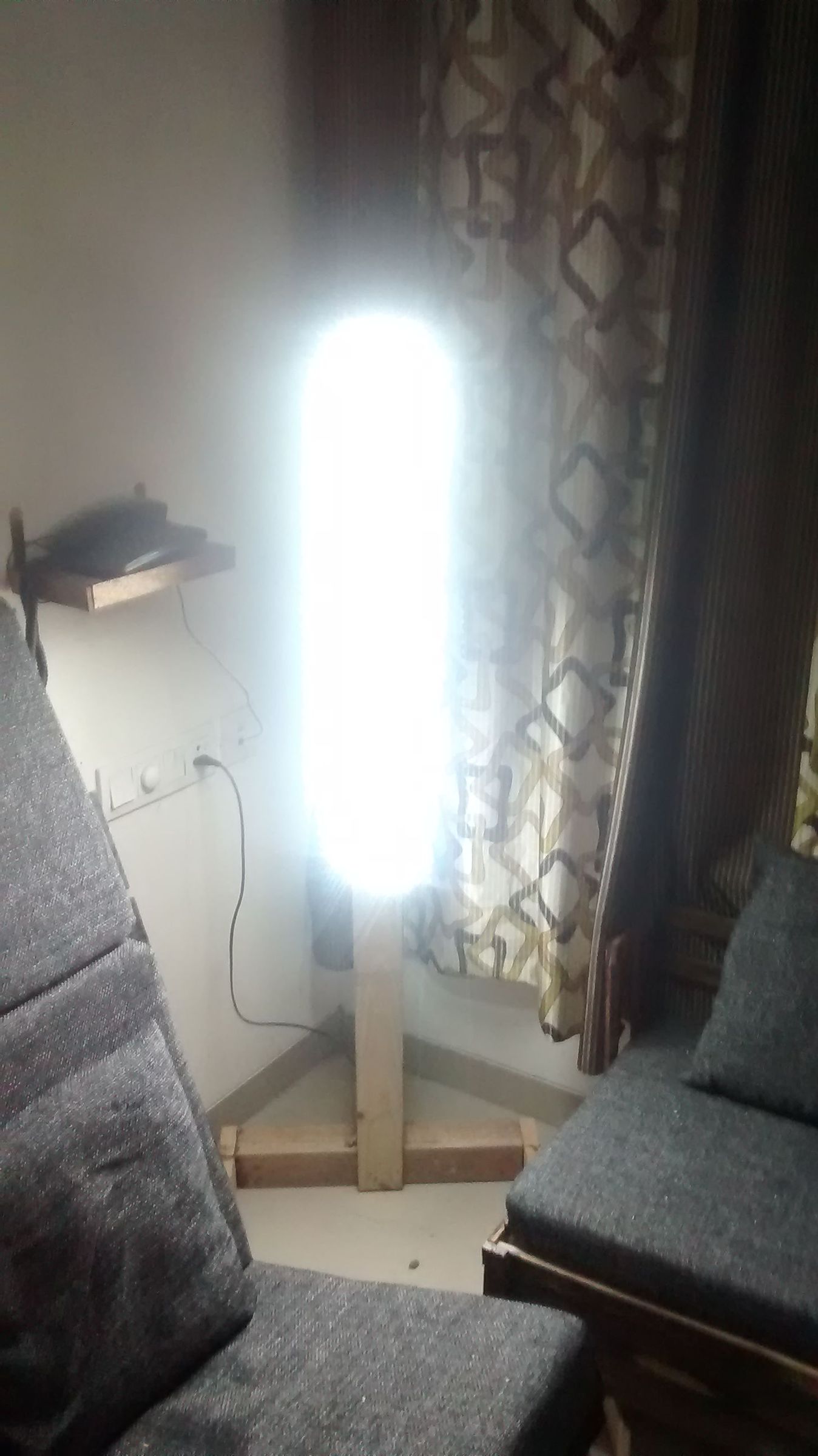 DIY floor lamp from pallets and LED strip.