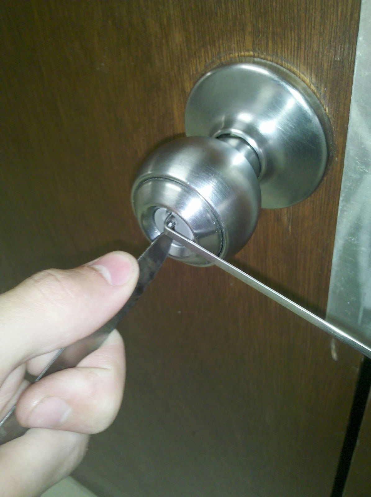 Make a Simple Lock Pick From an Old Hack Saw Blade