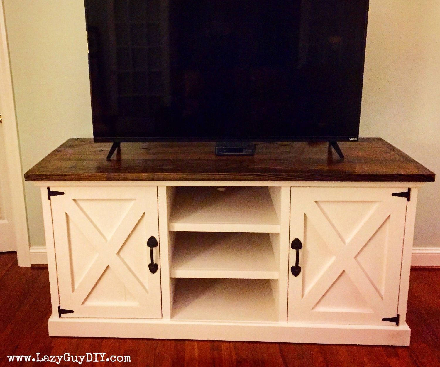 Leonard Media Console
