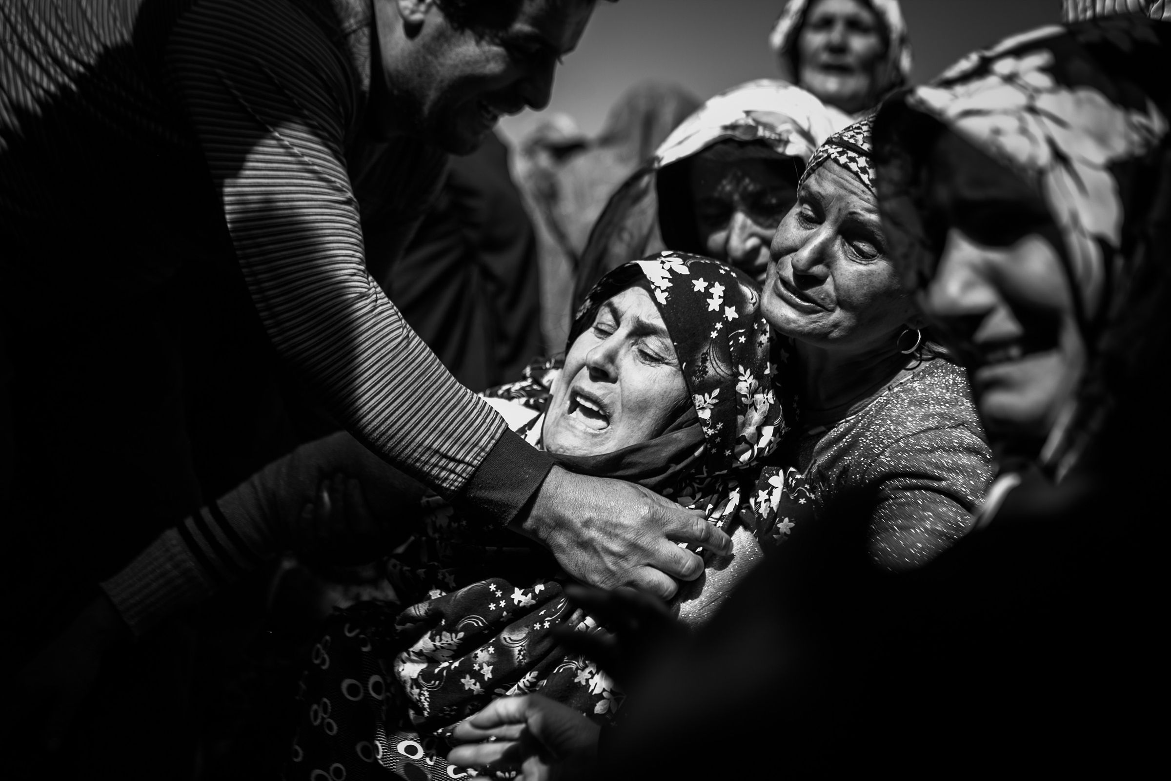 Photography in Critical Situation (Earthquake)