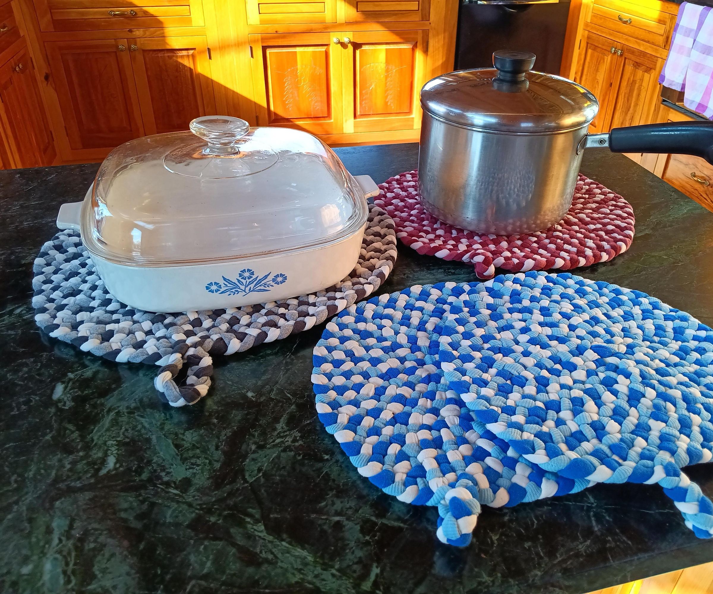 MAKING a ROUND “BRAIDED RUG” STYLE TRIVET FROM T-SHIRTS
