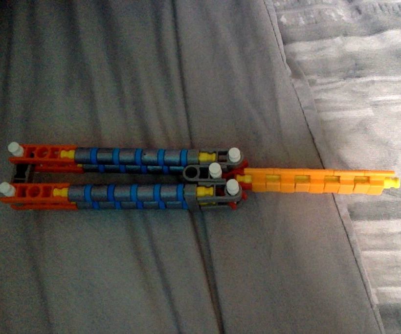 Butterfly Knife/Balisong K'NEX