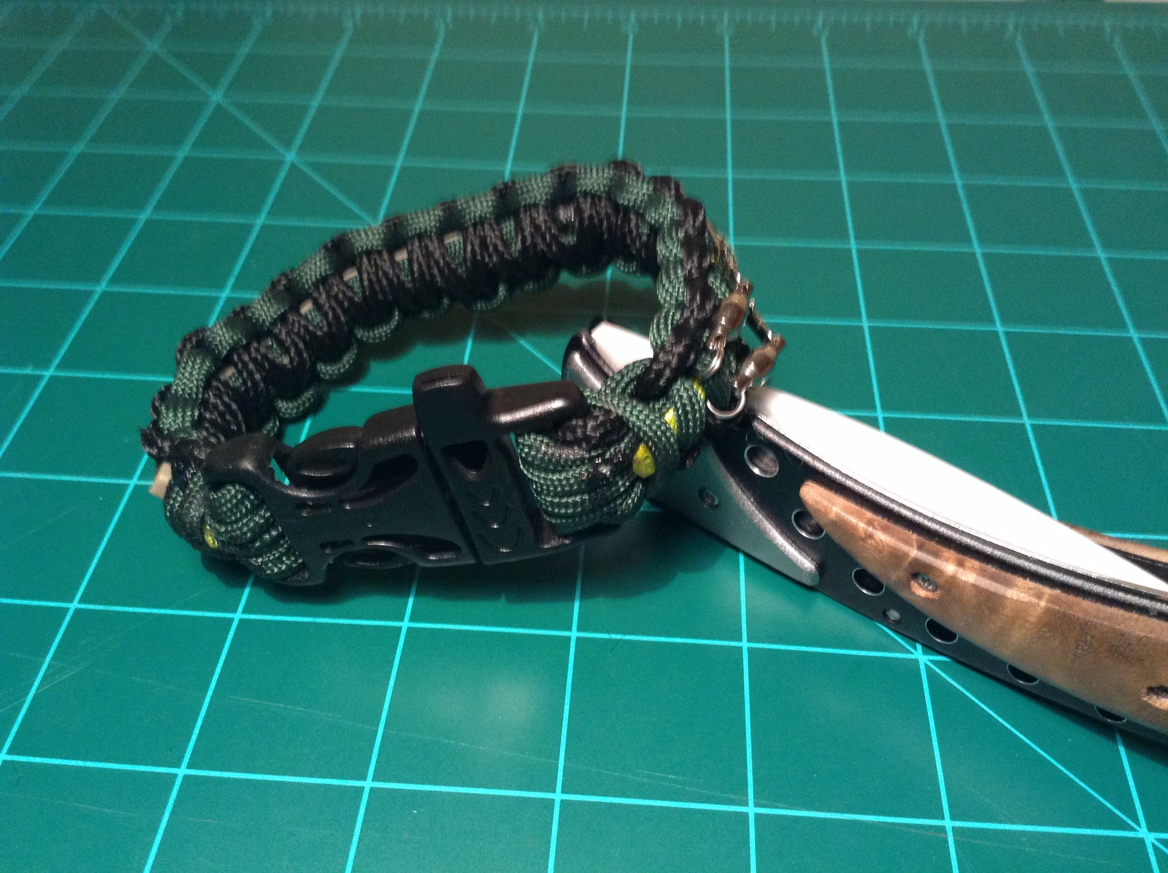 Survival Kit Inside a Paracord Bracelet 9 Steps Instructables