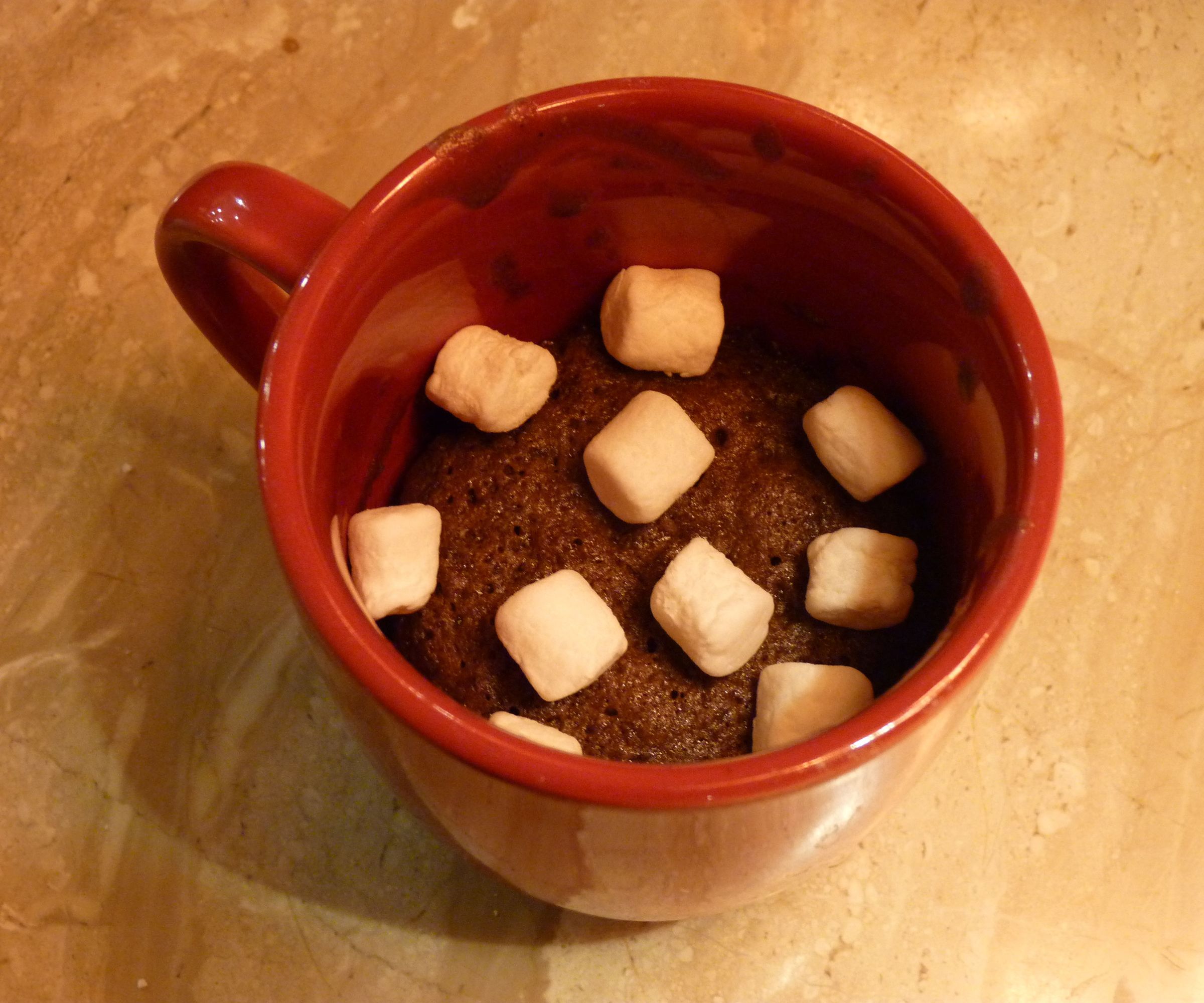 Micro-ondes Gâteau Au Chocolat Chaud Dans Une Tasse 