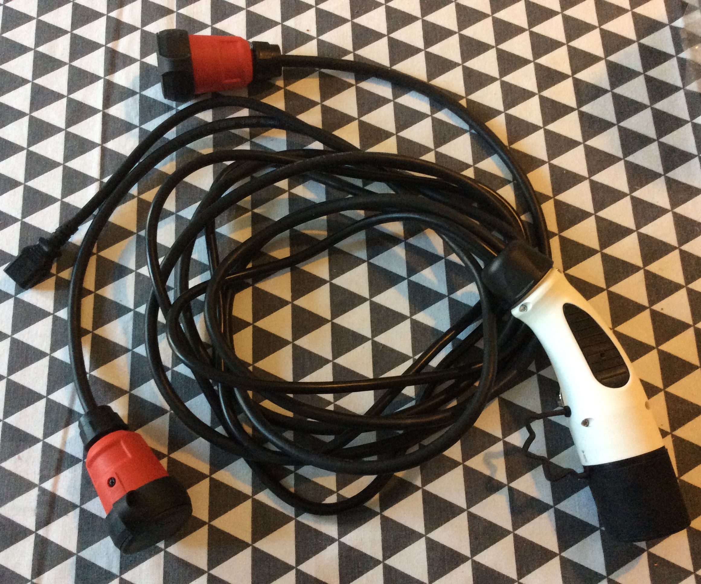 Type2 Mennekes to 3 230V Sockets
