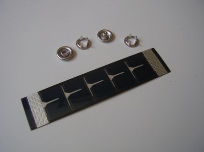 How to connect solar cells to fabric