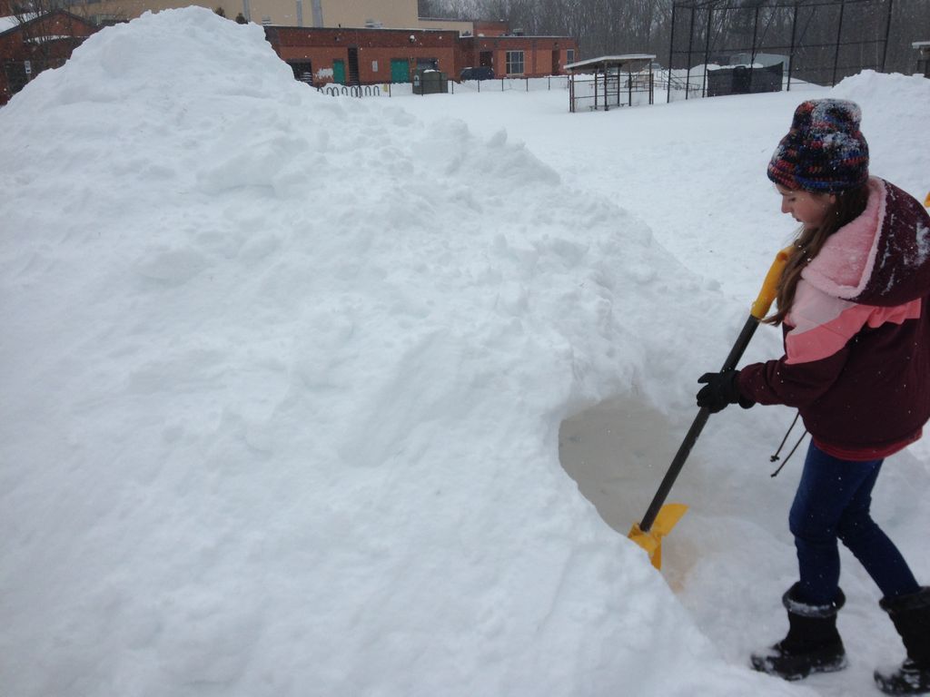 Let's Make a Snow Fort! Building a Quinzhee 7 Steps