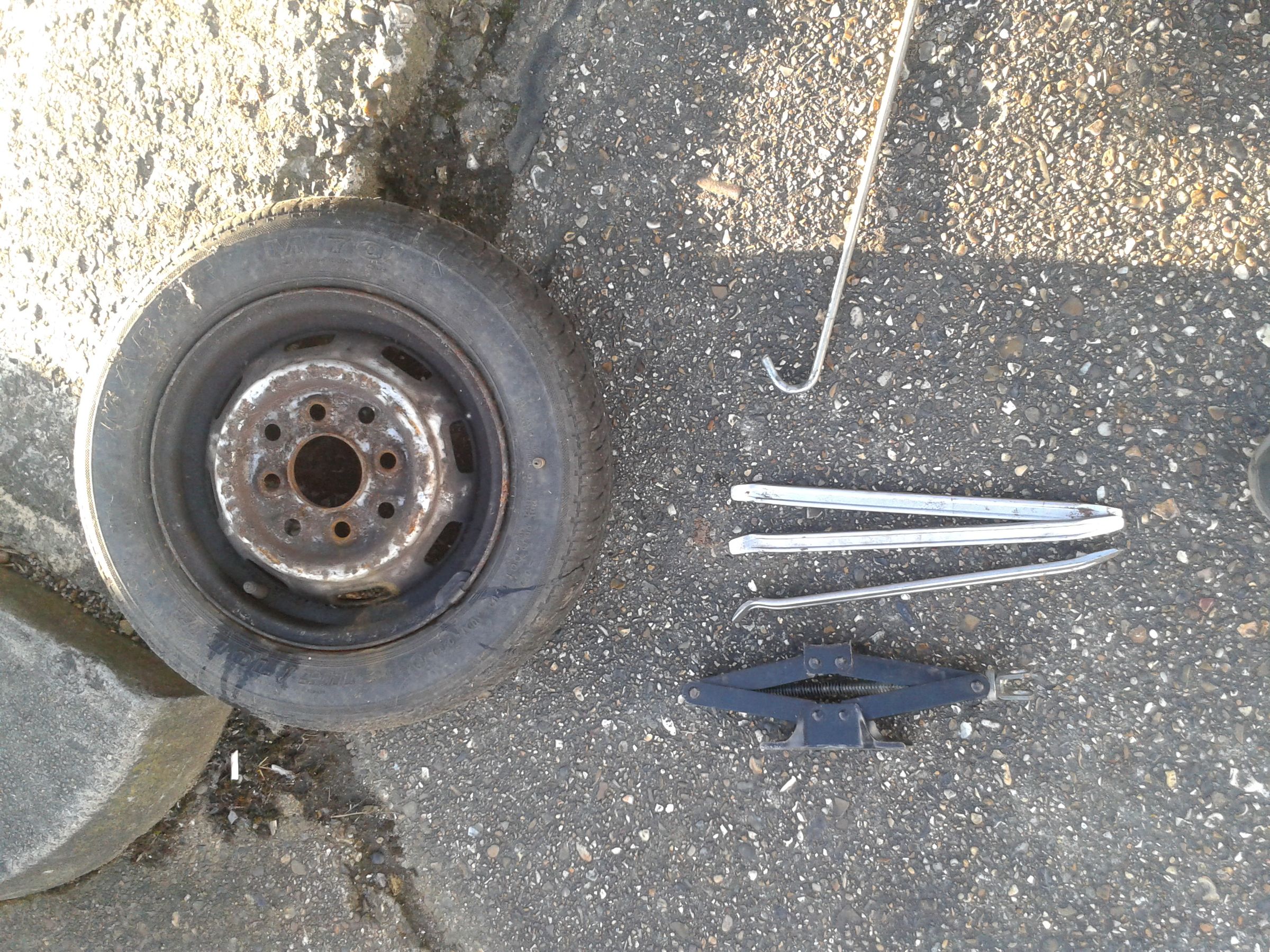 Tyre Bead Breaking, Removal & Fitting. 6 Steps Instructables