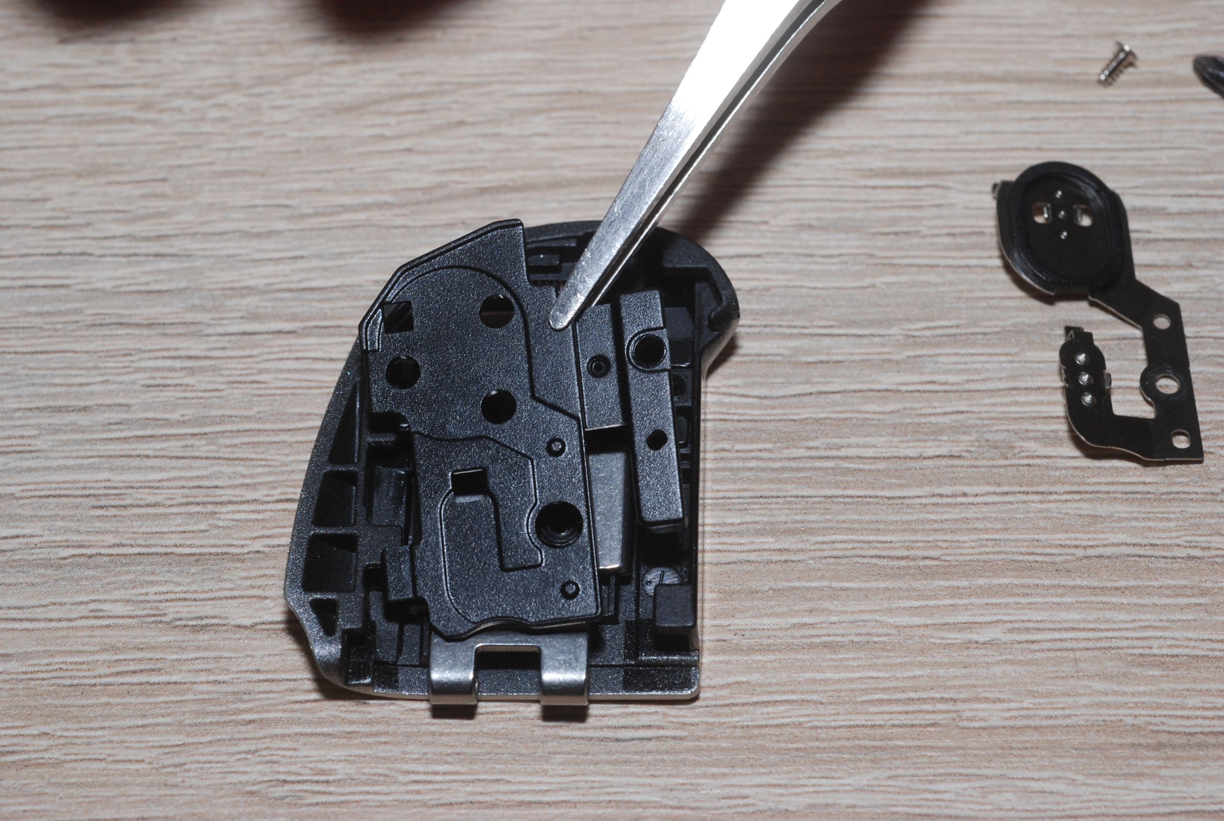 Replacement of Canon PowerShot SX130IS Battery Compartment Door 4