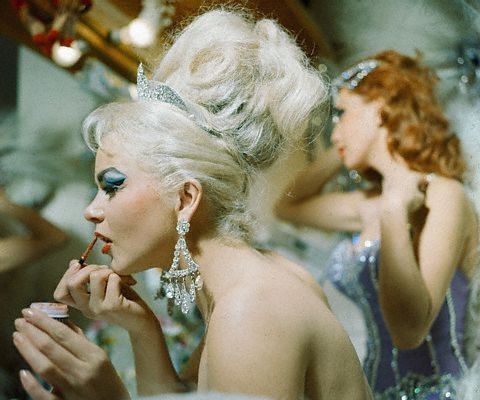 How to Apply Stage Makeup