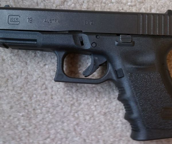 Disassembling a Glock 19 Gen 4 for Cleaning Purposes