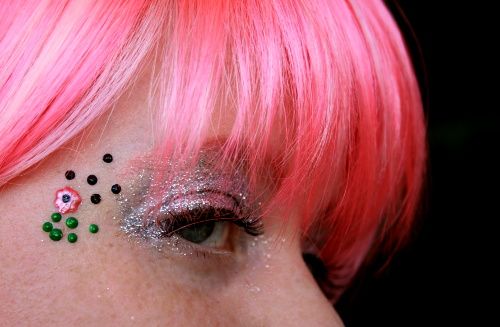 Body Jewelry Using Puff Paint