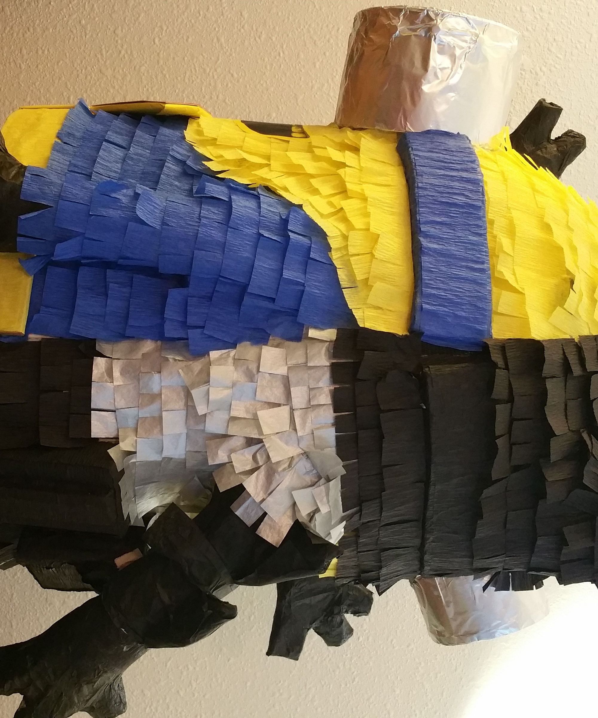 Minion Batman V Superman Piñata