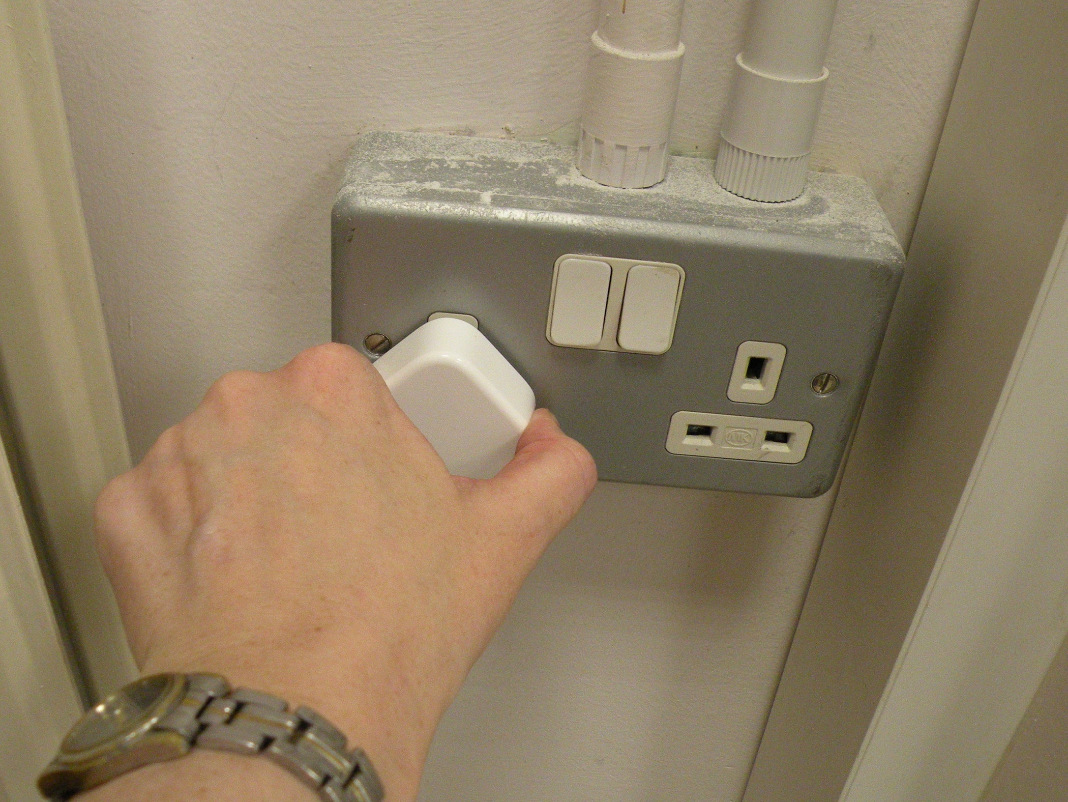 Making an IPhone Plug Easier to Remove From the Socket Instructables