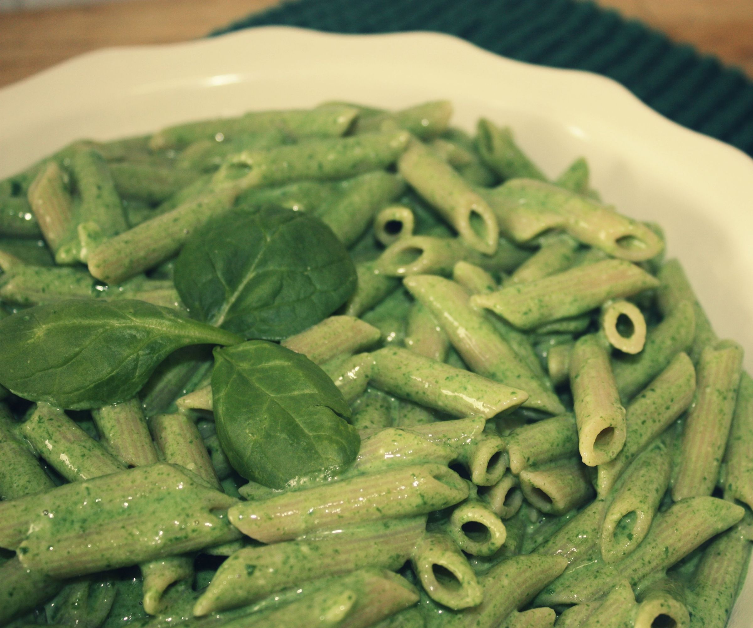 Whole Grain Macaroni With Spinach and Parmesan Sauce