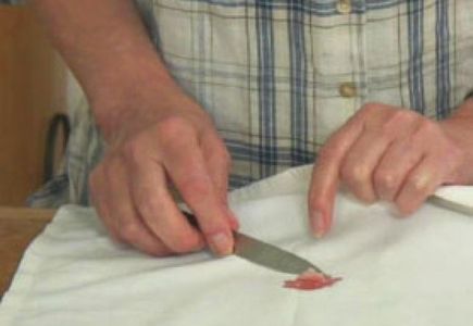 3 Steps to Remove Wax From Clothes