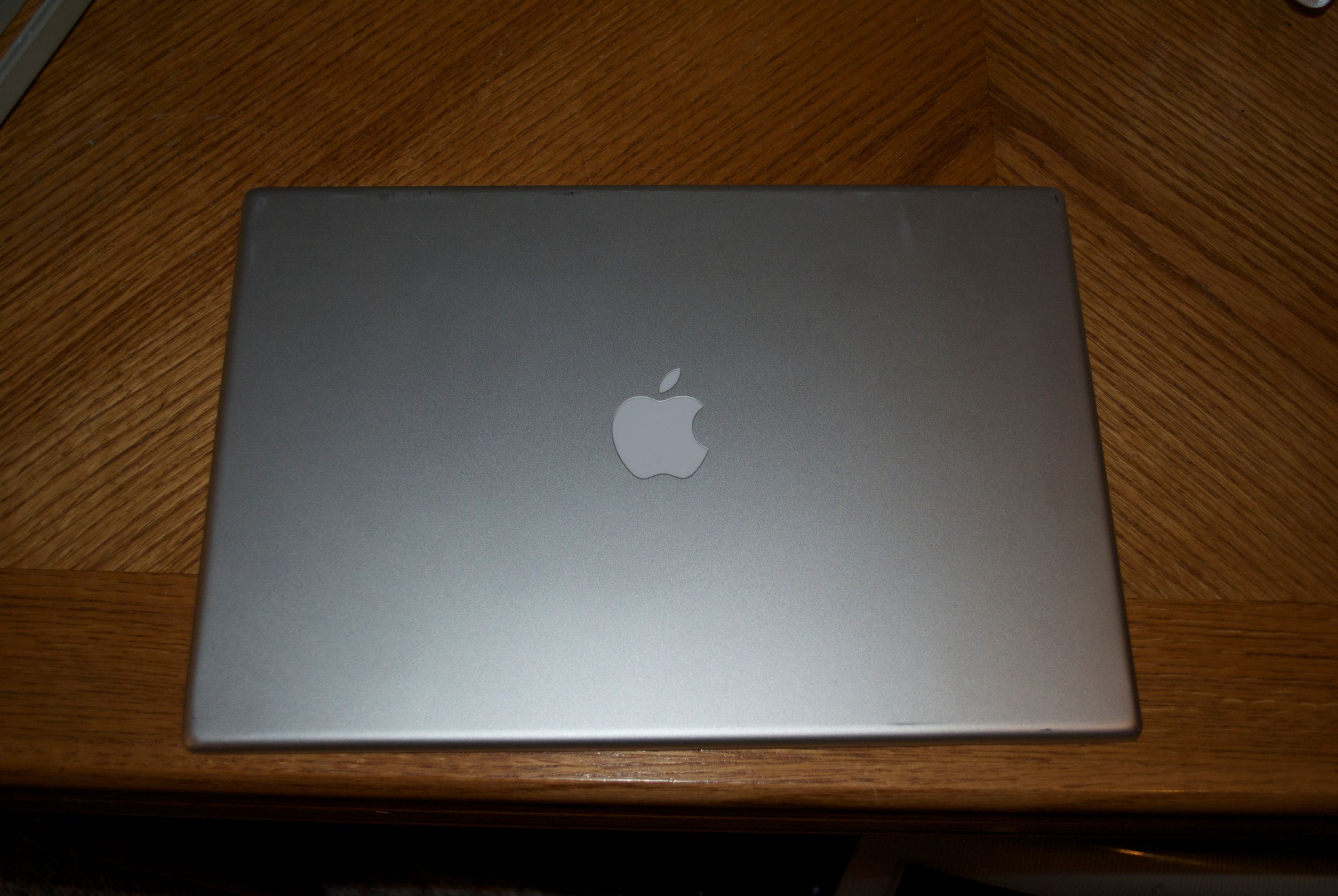 Dead Mac Laptop Clock                                                                                                                                                                                                                       lock