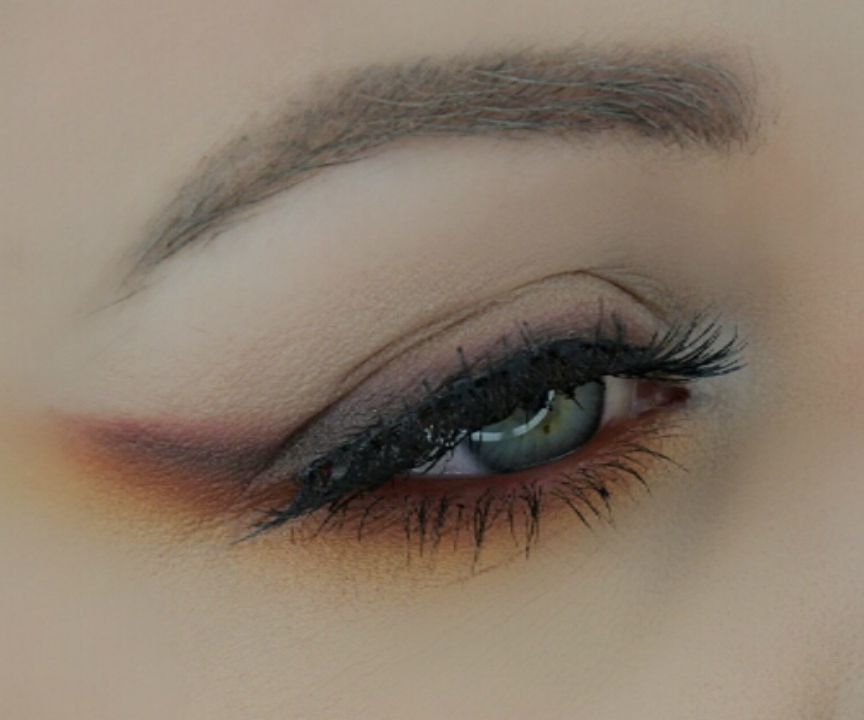 Fall Smokey Winged Liner