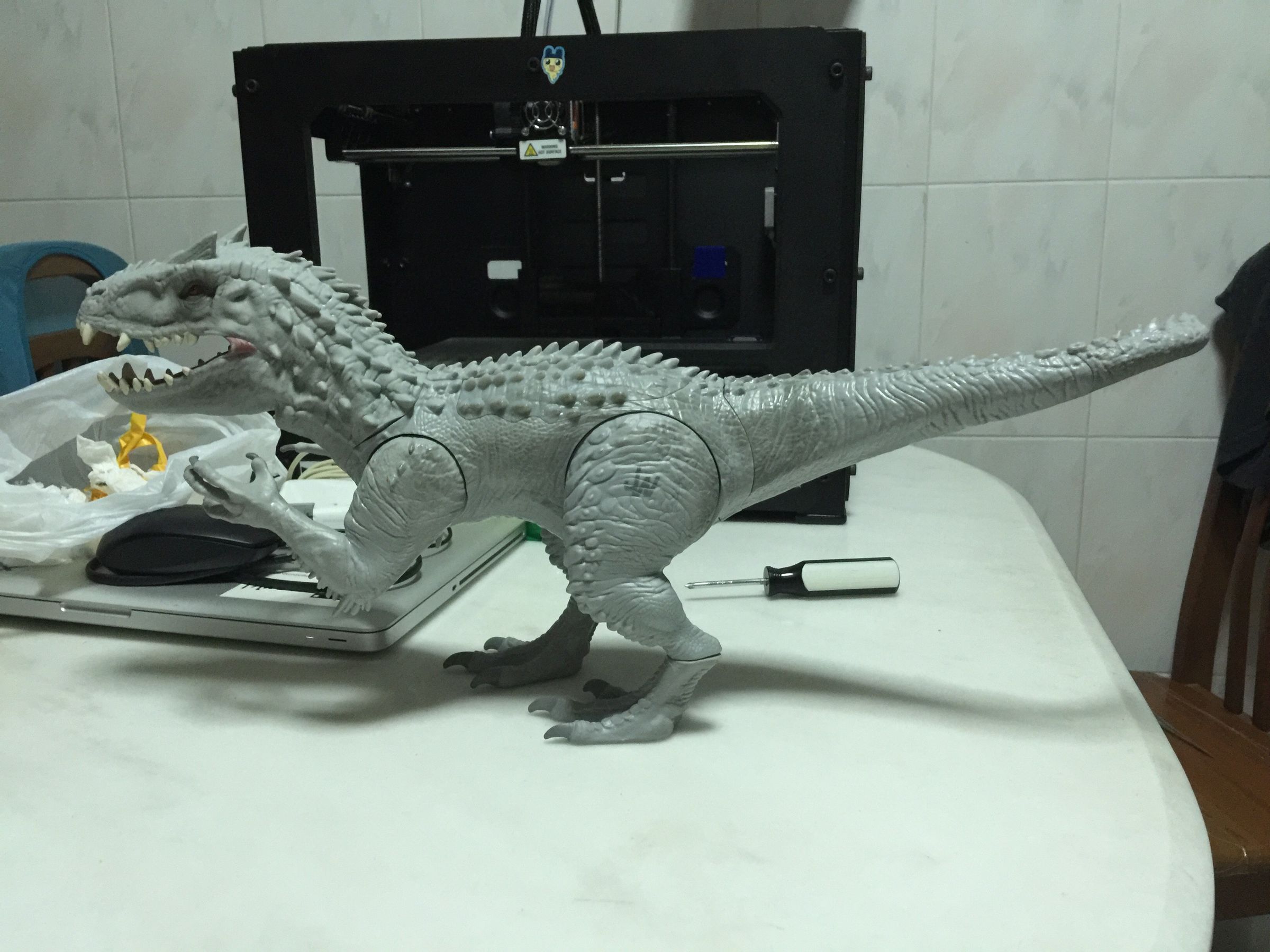 Hasbro IndominusRex Stand Up Fix
