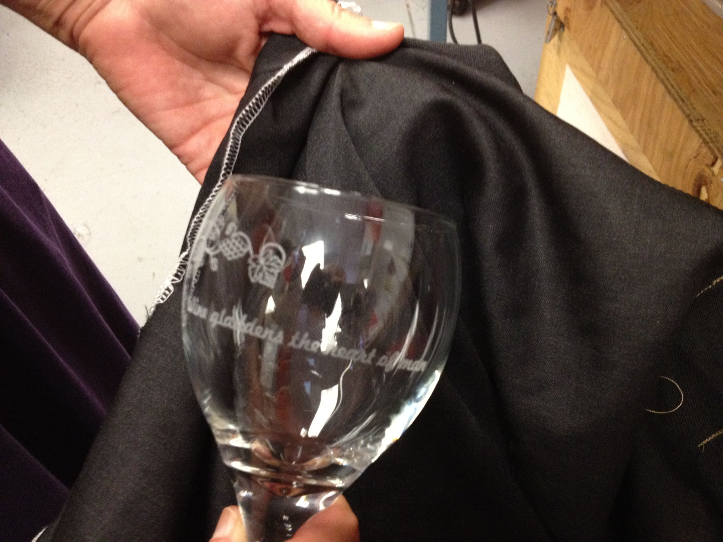 laser etching a wine glass