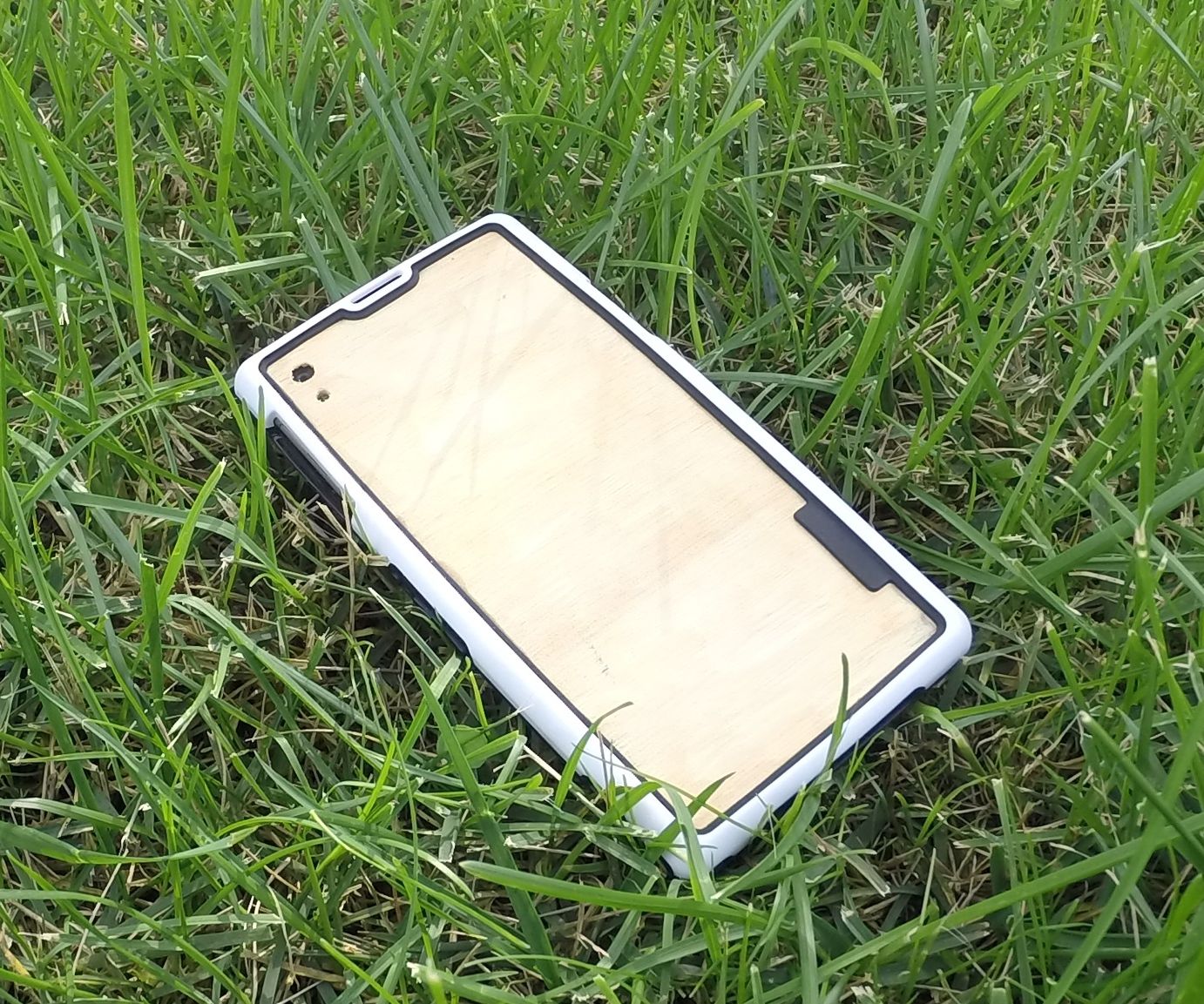 Custom Xperia Z1 back glass with wood!