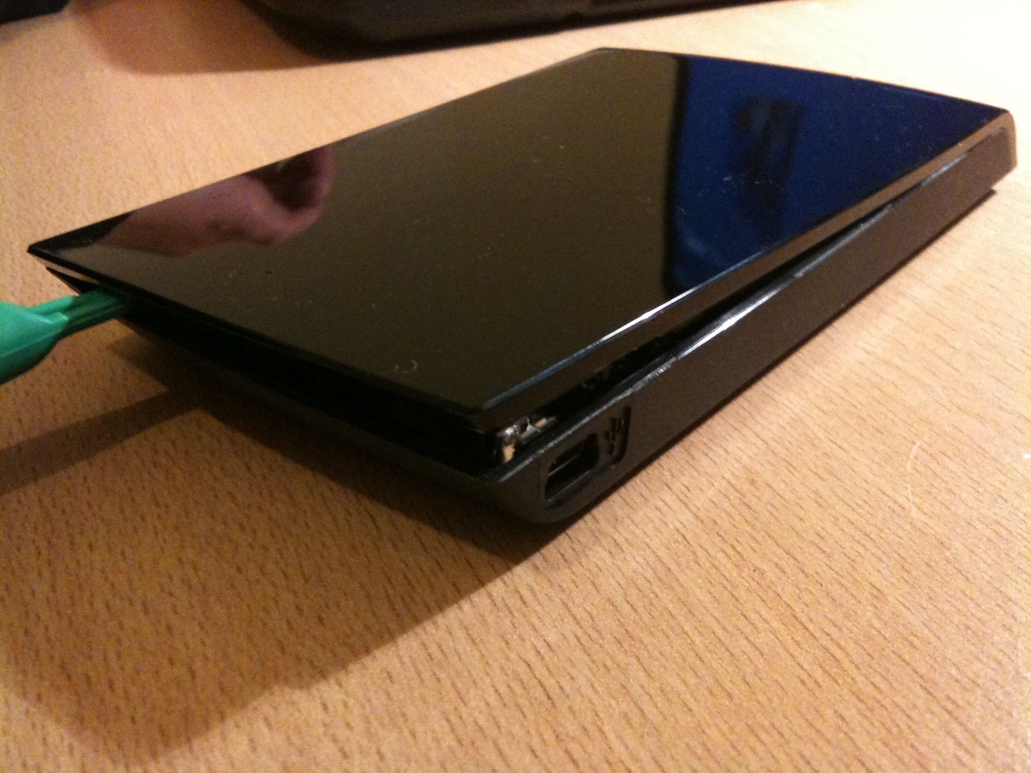 Disassemble a Seagate FreeAgent 320gb (2.5inch) External Hard Drive 3