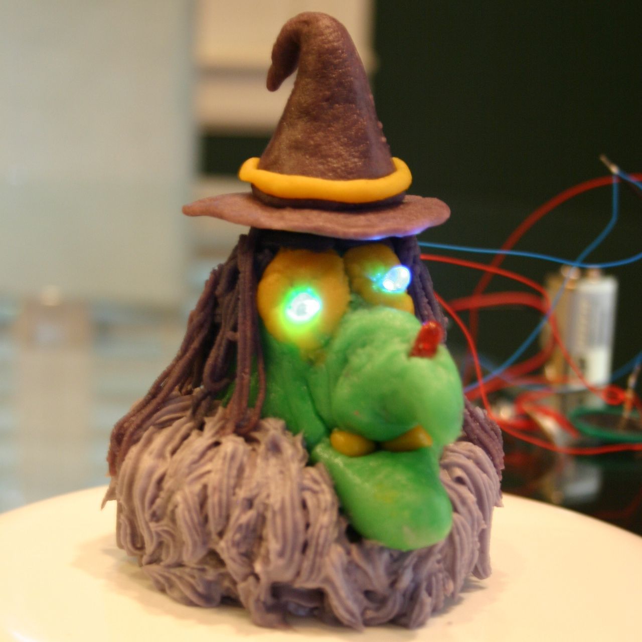 Blumcaw Cupcake (Blinking, LED, Ultrasonic, Motorized, Cackling, Arduino, Witch) With 3d Printed Parts