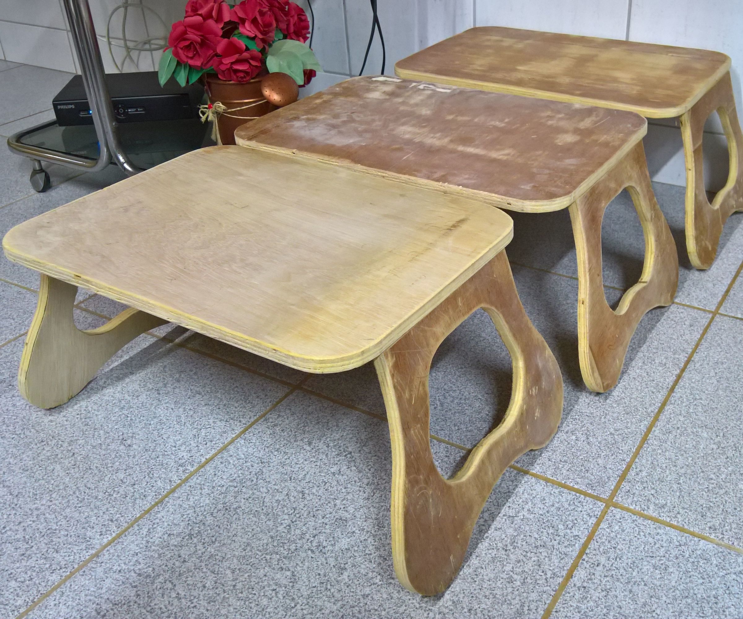 Lightweight and retractable wooden LapDesk