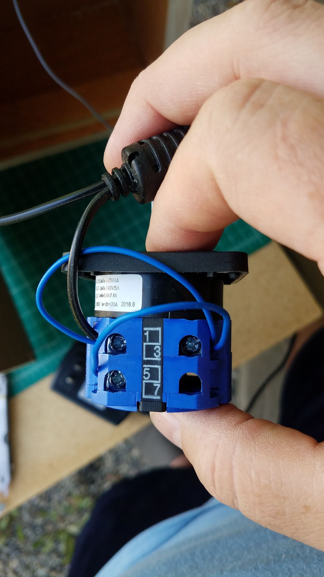 DIY Classroom Stoplight (Noise Management Tool) 12 Steps (with