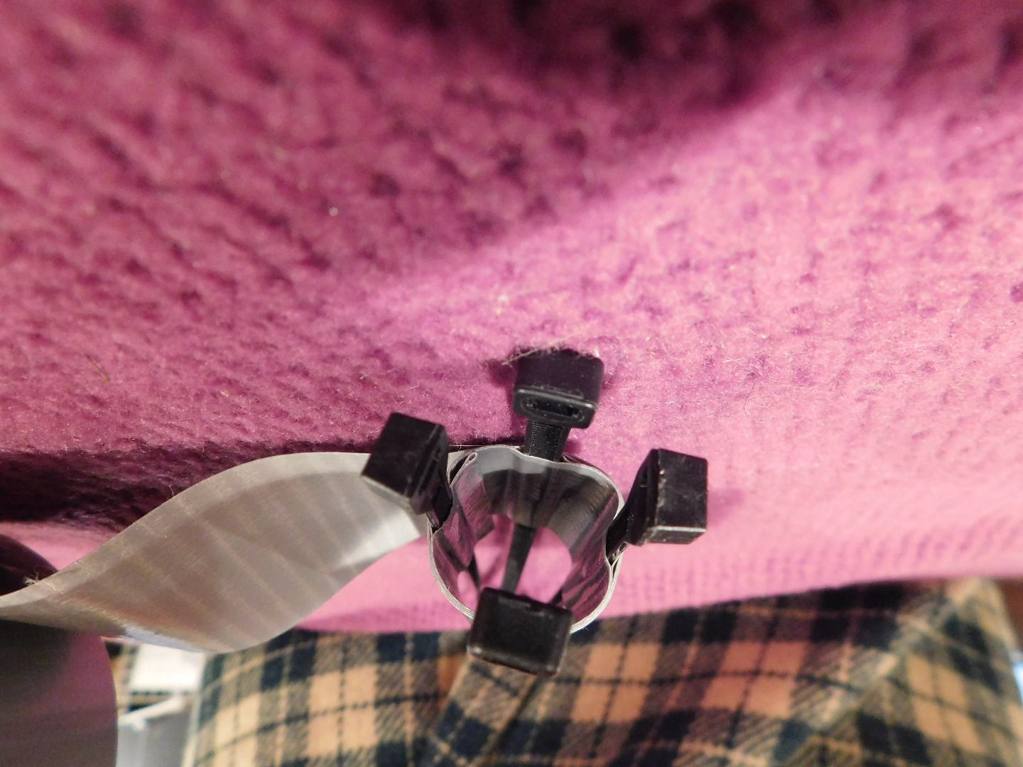 Variablesized Knitting Tube Using Zip Ties 6 Steps (with Pictures