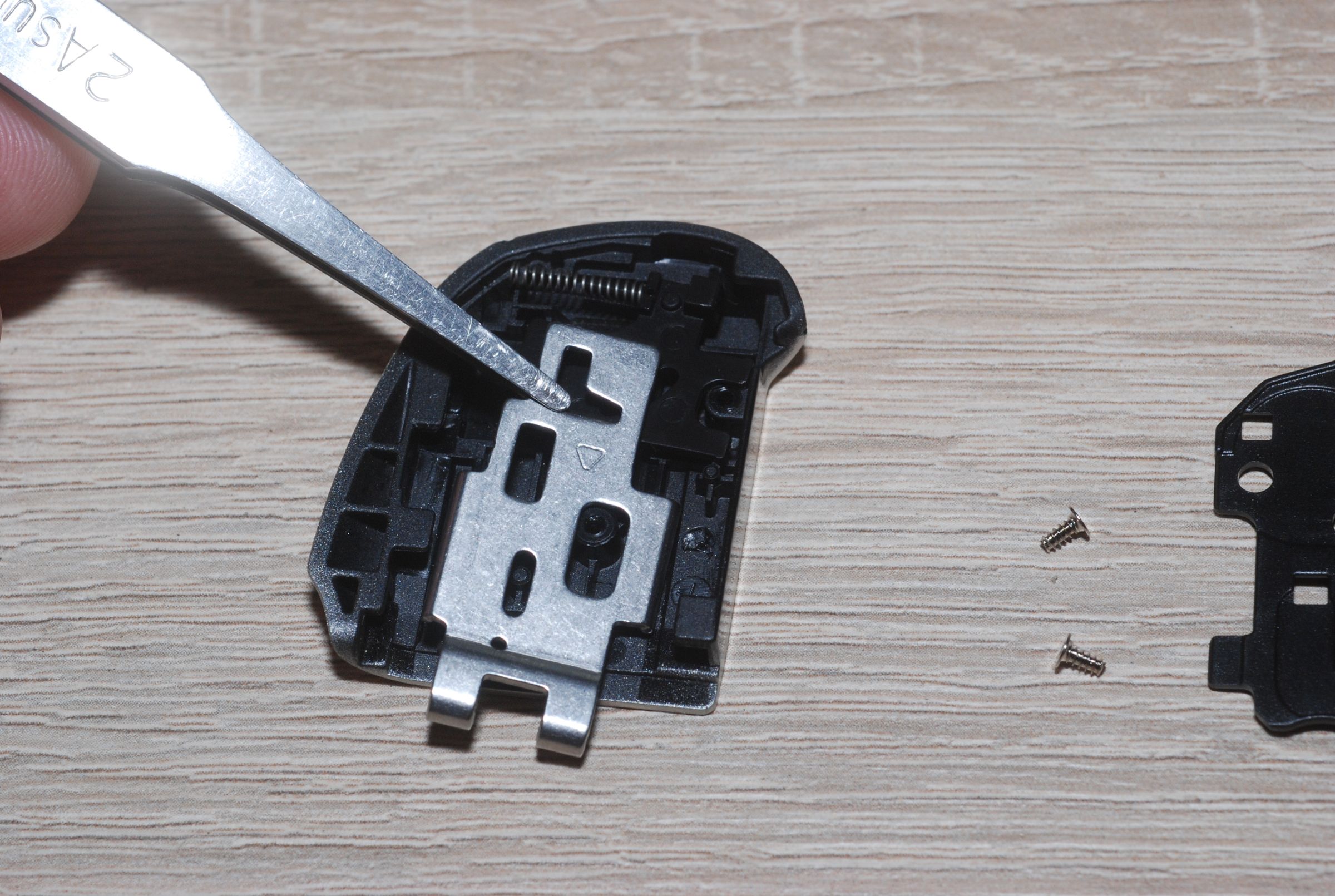 Replacement of Canon PowerShot SX130IS Battery Compartment Door 4