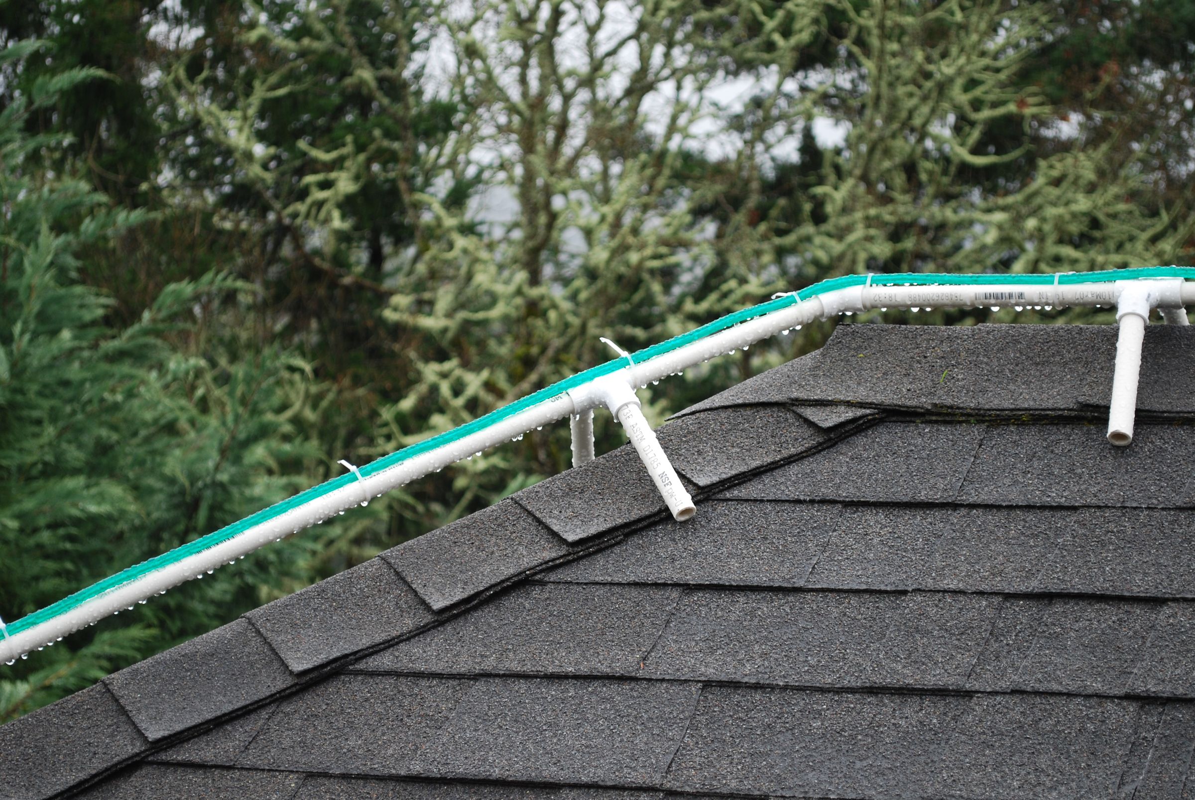 Frame for Installing Christmas Rope Lights on Ridgeline of Roof 4
