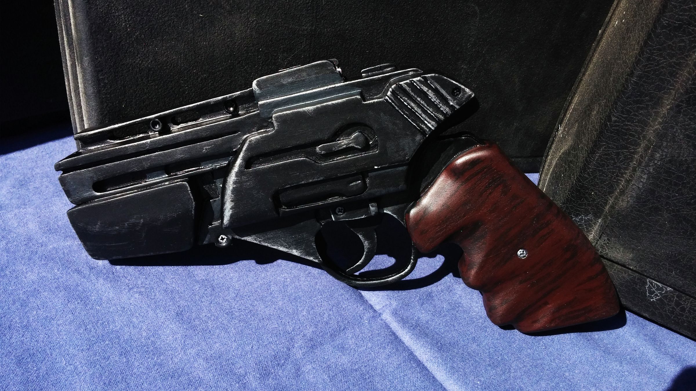 Battlestar Galactica Sea. 1 Sidearm: Fun with Guns and Moldmaking