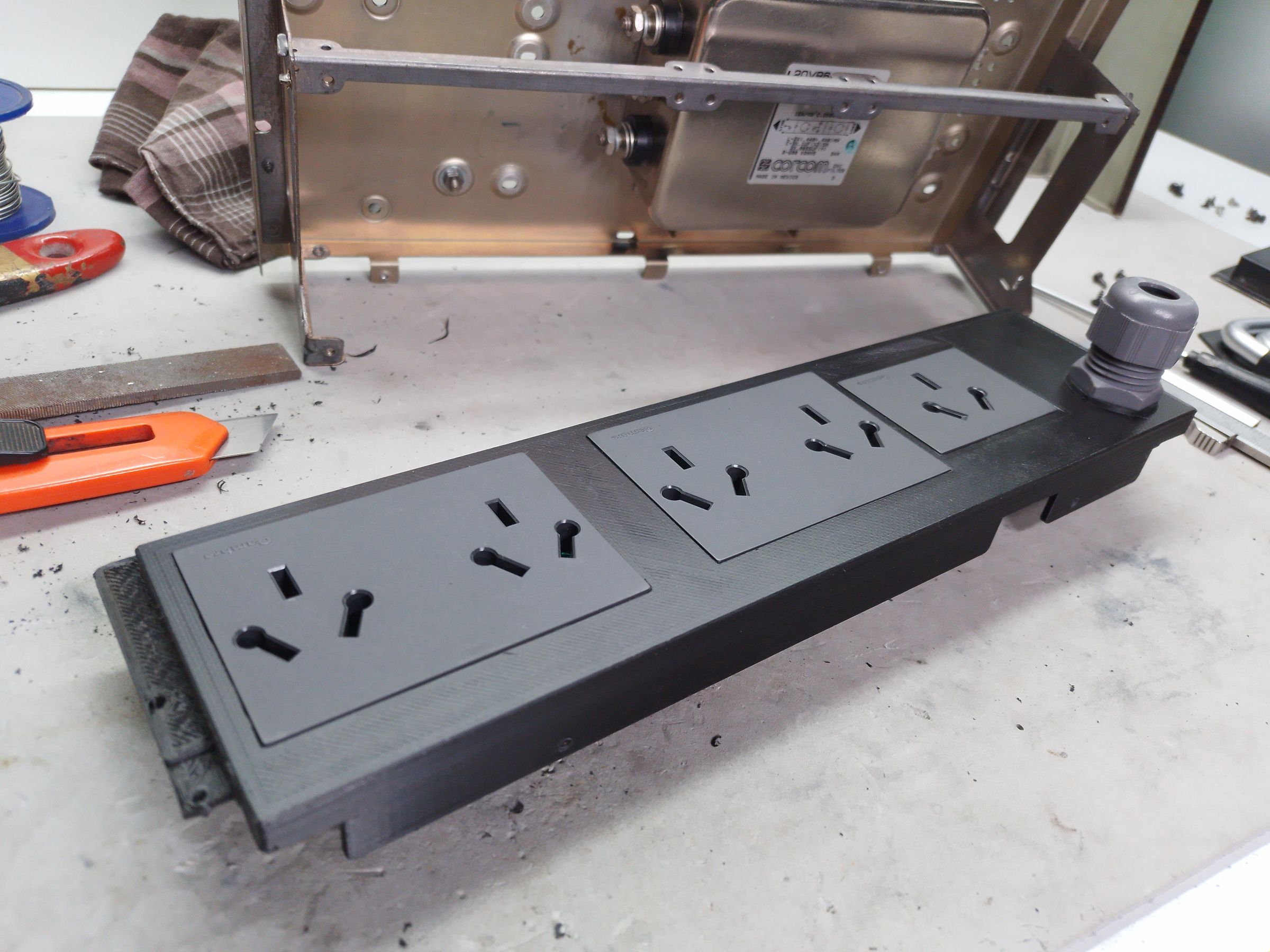 DIY Power Conditioner for Audio Built From an Old Cable Box 6 Steps