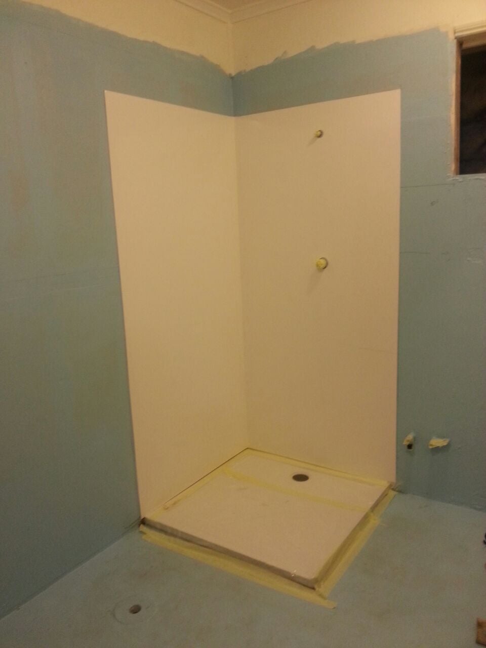 SHOWER BASE AND ACRYLIC